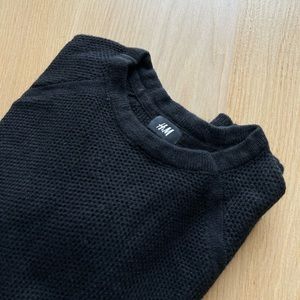 Black crewneck raglan sweater - size men’s medium - super soft